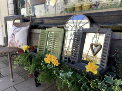Shabby chic - painted mirrors - Lymington New Forest Hampshire